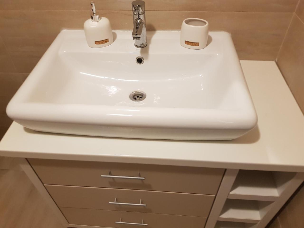 Modern Apartment With Pool In North Bucharest Cretuleasca Kültér fotó